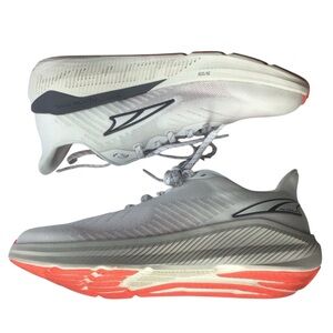 Altra Experience Form Sneakers in White/Coral Size 9.5